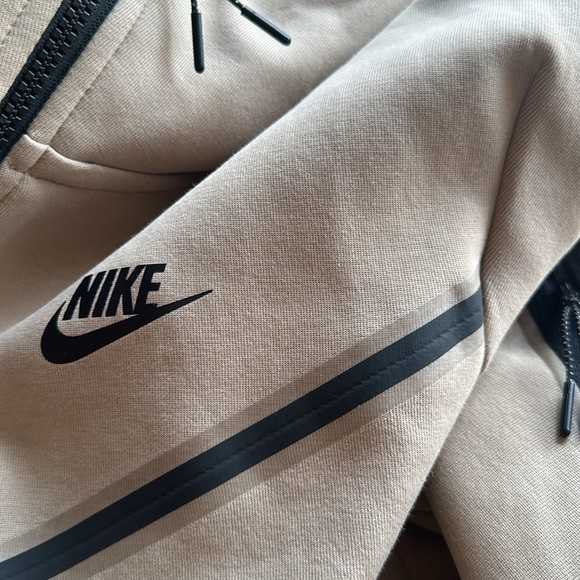 Tan Nike Tech size L like new condition. - Picture 3 of 11